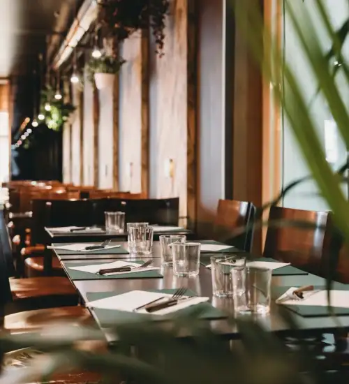 restaurant-2219639958--01